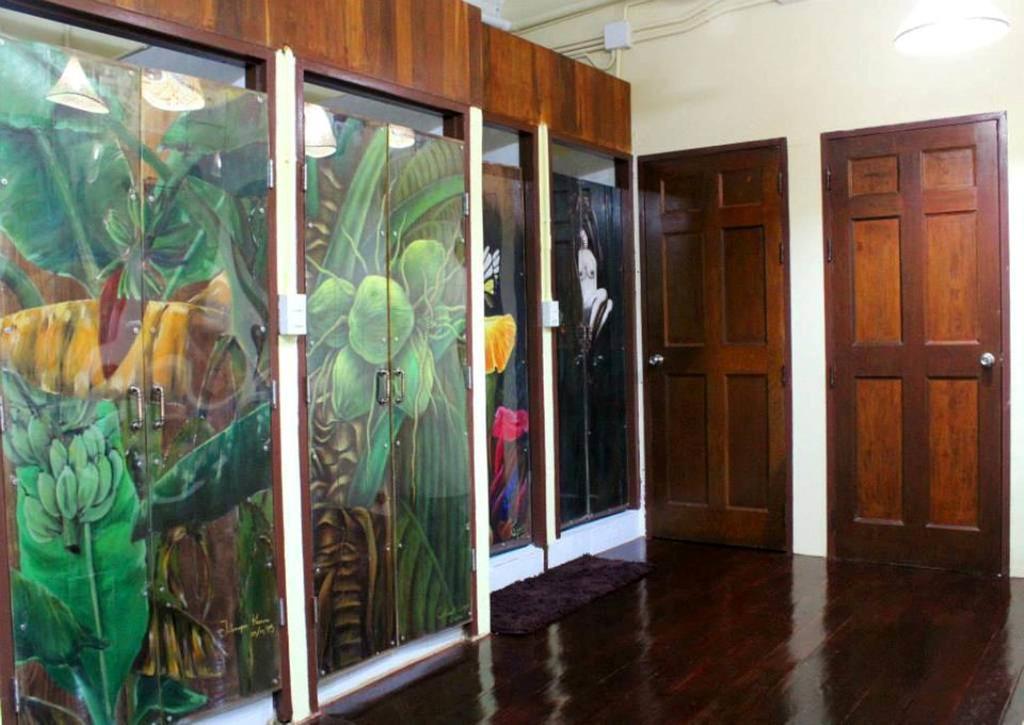 A Pousada Baan Bovorn Banguecoque Exterior foto