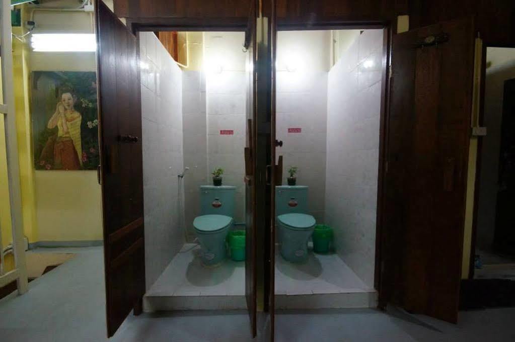 A Pousada Baan Bovorn Banguecoque Exterior foto
